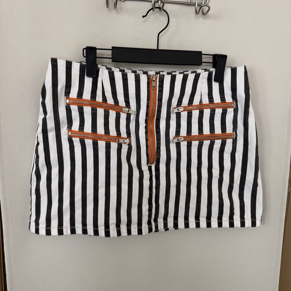 Urban Outfitters Dresses & Skirts - Urban Outfitters Womens Large Black White Stripe Zippers Mini Skirt Y2K Vibe